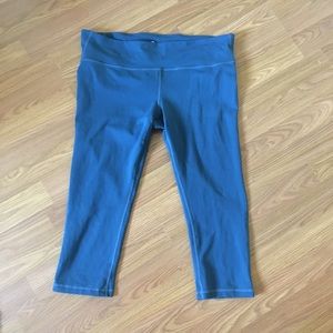 GAP Fit gfast blue cropped compression leggings